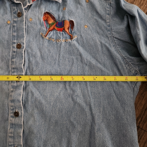 Vintage 90s Cabin Creek Embroidered Festive Holiday Horse Denim Button Up Shirt - Picture 4 of 5
